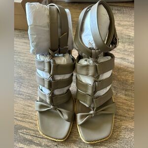 Dolce vita olema chunky heel, new, unused, size 8, dark olive color